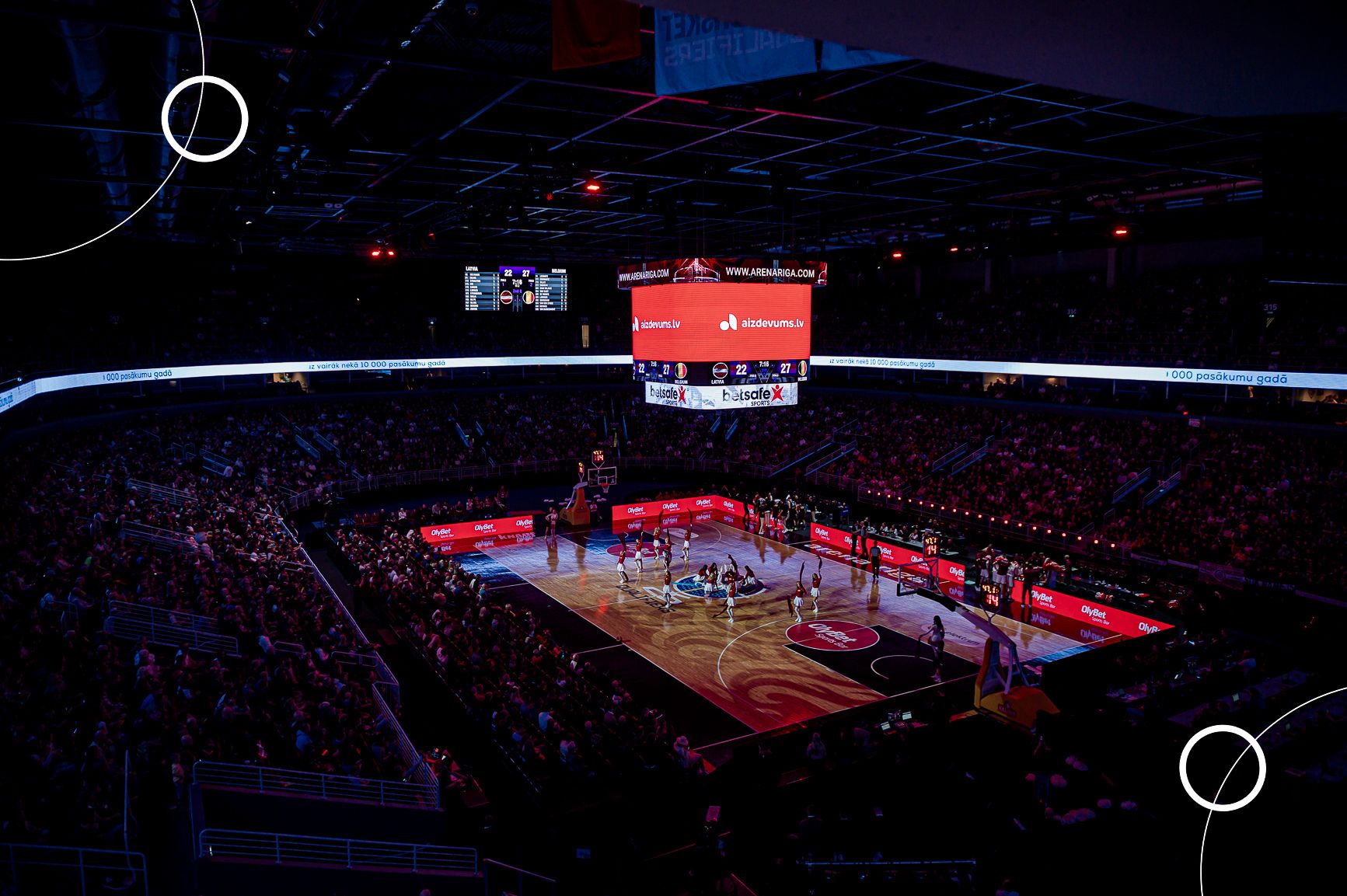 Arēna Rīga uz centrālā kuba redzama aizdevums.lv reklāma