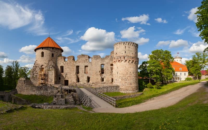 Красивейшие места Латвии: Цесисский замок.